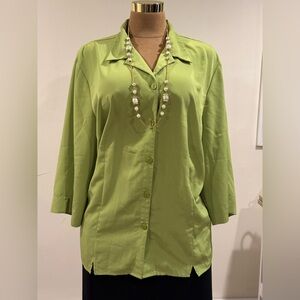Maggie Barnes Lime Green collar 3/4 Sleeves. Pearl Green Buttons Sz 26W.